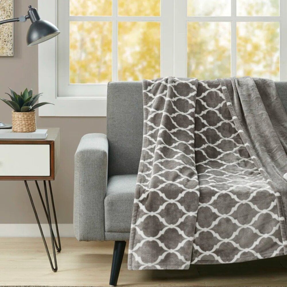 Brookstone Heated Ogee Oversized Throw 55'x60'